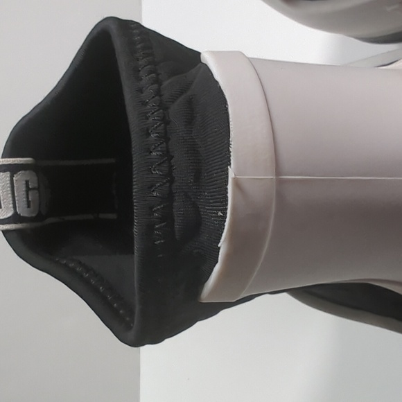 UGG White and Black Ankle Rain Boots Size 10 - Picture 13 of 16